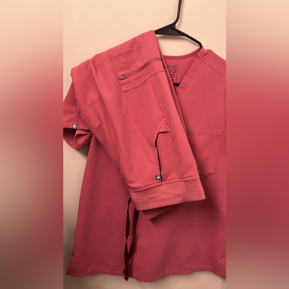 FIGS Quartz Scrubs
